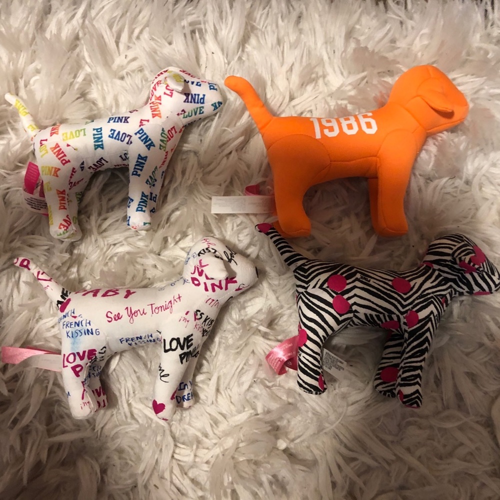 vs pink dogs